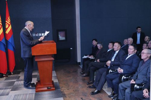 Ерөнхийлөгч ахмад дайчидтай уулзжээ