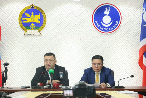 Зургаан настай хүүхдийн дэргэд аавыг нь хөнөөжээ
