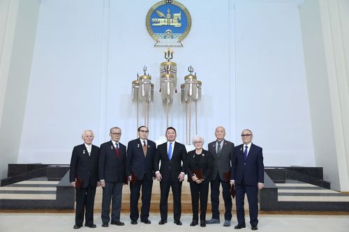 “Монголын геологи ба ашигт малтмал” бүтээлд Төрийн соёрхол хүртээлээ