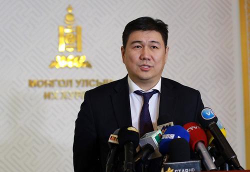 Ц.Цолмон: Хуулийн дагуу асуудал хэлэлцэгдээд явах ёстой