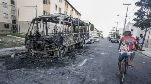 БРАЗИЛ: Хүчирхийлэл газар авч буй хот руу цэргээ илгээлээ