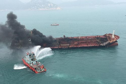 11 тонн газрын тос тээвэрлэж явсан хөлөгт гал гарчээ