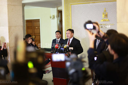 ШУУД: Ж.Батзандан нар мэдээлэл хийж байна