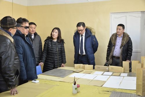 Гялгар болон цаасан уут, даавуун торны үйлдвэрлэлийн үйл ажиллагаатай танилцлаа