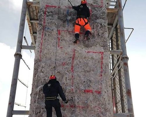 Мөсөн хаданд аврах ажиллагаа явуулах сургалт хийлээ