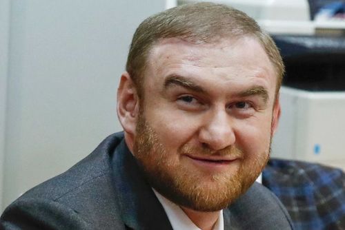 ОХУ-ын парламентын гишүүнийг чуулганы танхимаас баривчилжээ