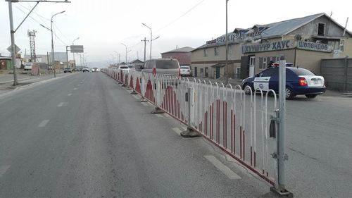 Ачаалал ихтэй автозамын хэсгүүдэд хайс, тэмдэгтүүд байршуулжээ