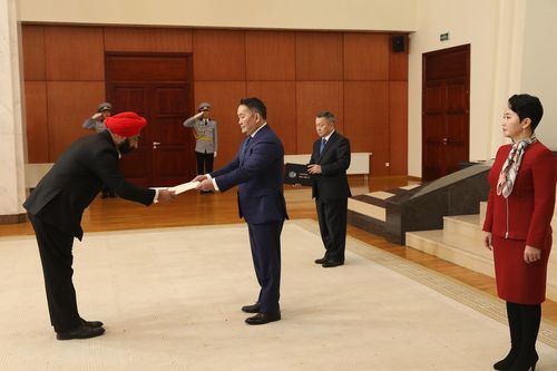 Энэтхэг улсын Элчин сайд ИЖБ-ээ өргөн барилаа