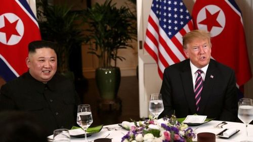 ТРАМП-КИМ нар уулзаж, оройн зоог барьцгаалаа