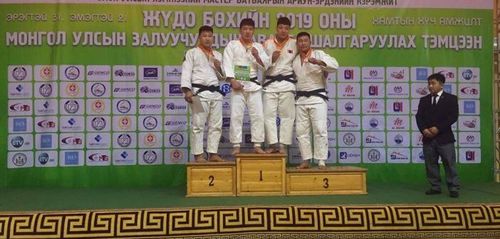Жүдо бөхийн Залуучуудын багийн аварга шалгаруулах тэмцээнээс мөнгөн медаль хүртлээ