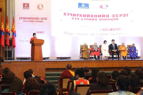 Эмэгтэйчүүдээ орлоготой сайхан амьдрах нөхцөлийг хангах нь Монголын төрийн үүрэг