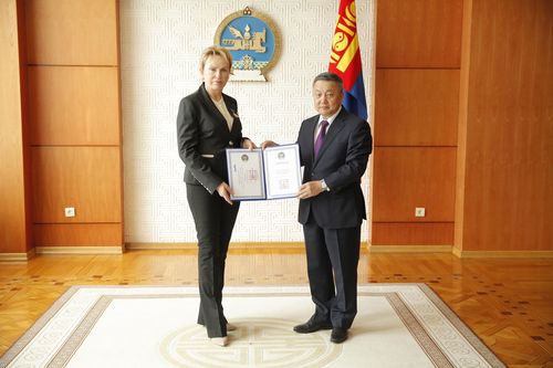 ОХУ-ын профессор Т. В. Михайловаг Алтан гадас одонгоор шагнав
