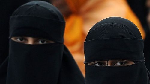 Шри Ланкт гивлүүр, нүүрээ халхалсан хувцас өмсөхийг хориглолоо