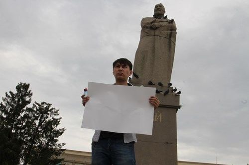 Эрх баригчдынхаа тэвчээрийг шалгасан Казах залууг баривчилжээ