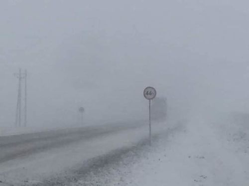 Орон нутгийн зам халтиргаатай байна