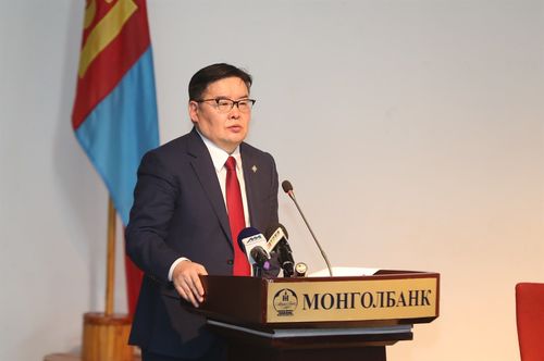 Банкууд санхүүгийн бус бизнест хутгалддаг, булаадаг болсныг УИХ-ын дарга шүүмжлэв