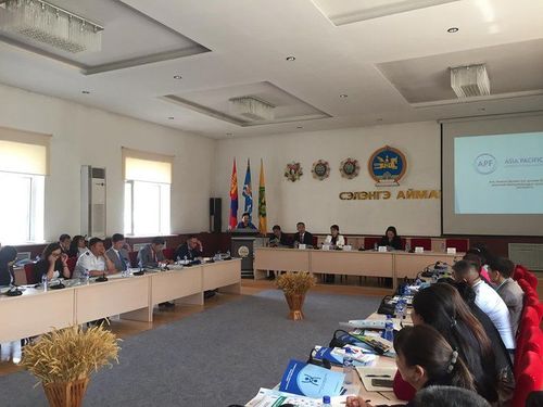 Төрийн удирдах албан тушаалтнуудад жендэрийн сургалт явуулж байна