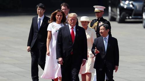 Трамп Японы эзэн хаан болон Ерөнхий сайдтай уулзлаа