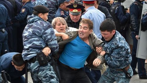 Үр дүн нь тодорхой, Назарбаевгүй анхны сонгууль