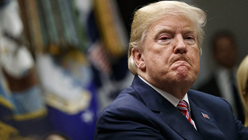 Трампын рейтингийн талаар ам нээсэн ажилтнууд халагдана 