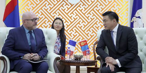 Улаанбаатарт Парис хотын нэрэмжит талбай байгуулахаар тохиролцлоо