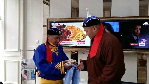 Залуу начин А.Давааням засуулдаа хүндэтгэл үзүүлжээ
