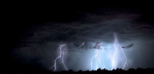 Энэтхэг: 51 хүн аянганд цохиулж амиа алджээ 