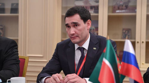 Туркменистан: Ерөнхийлөгчийн хүү ажилтнуудаа гар утас хэрэглэхийг хоригложээ 