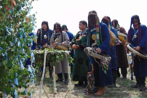 Сибирийг түймэр, үерээс салгахын тулд бөө  нар онгодоо дууджээ 