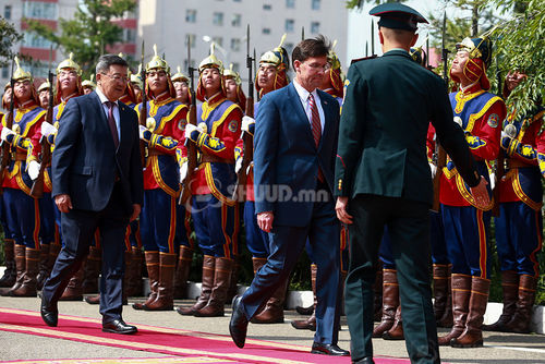 Батлан хамгаалахын сайд Н.Энхболд хүндэт зочноо угтан авлаа
