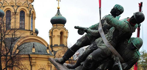 Польшид Зөвлөлтийн 400 гаруй хөшөөг устгажээ 