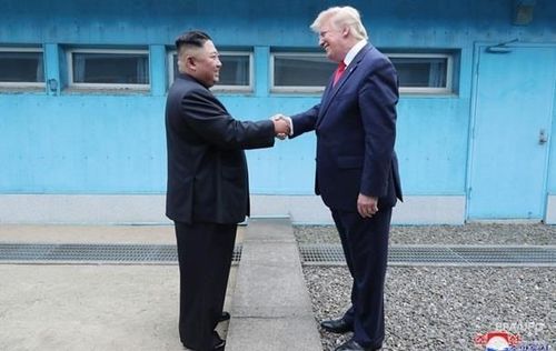 Трамп энэ ондоо багтаан Ким Жон Унтай уулзана