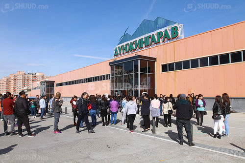 Дүнжингарав худалдааны төв түрээслэгчдээ хүнд байдалд орууллаа