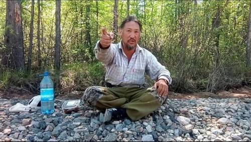 Буриад: “Путинийг хөөхөөр” алхаж яваа бөөг баривчилжээ 