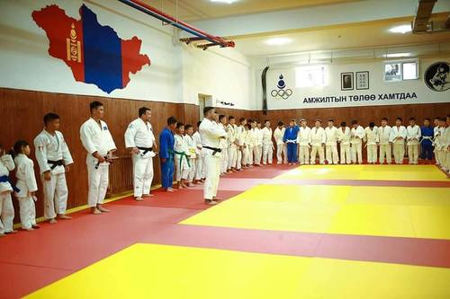 “Цагаанбаатар Академи”-аас ирээдүйн аваргууд төрнө