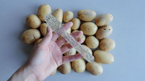 Хуванцарыг төмсний цардуулан бүтээгдэхүүнээр орлуулна