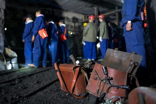 Нүүрсний уурхайд гарсан дэлбэрэлтийн улмаас 15 хүн амиа алджээ