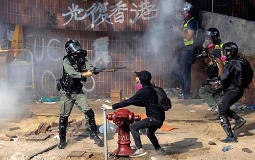 Хонконг: Сургуулийн нутаг дэвсгэрээс олон тооны тэсрэх бодис олджээ