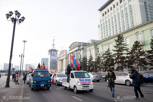 ШУУД: Авто замын татварыг эсэргүүцэж машинтай жагсаал хийж байна