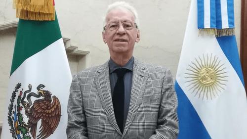 Ном хулгайлсан элчин сайд халагджээ