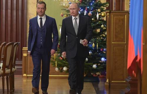 Оросуудын 22 хувь нь Путиныг шинэ жилийн баяртаа урих хүсэлтэй