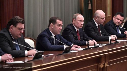 ОХУ-ын Засгийн газар огцорно, цаашлаад яах вэ?