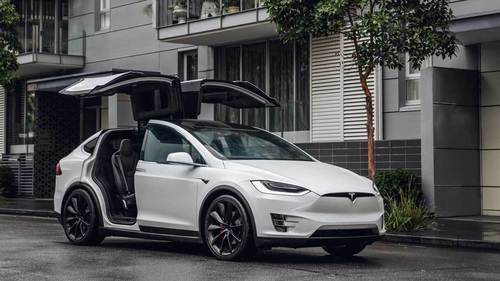TESLA 15 мянган машиныг зах зээлээс эргүүлэн татна
