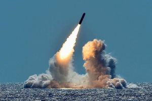 АНУ Trident II баллистик пуужин туршжээ