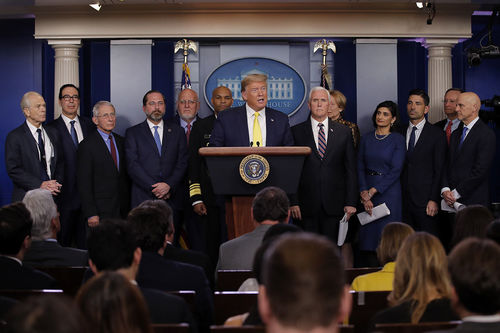 Трампын хэвлэлийн хуралд оролцох сэтгүүлчид COVID-19 сорил өгнө