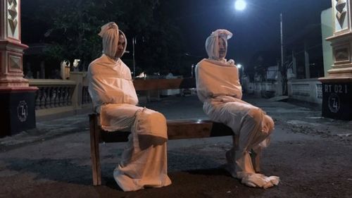 COVID-19:  Индонез хорио зөрчигчдийг 