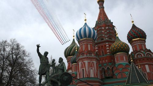 ВИДЕО: ОХУ-д агаарын парадын бэлтгэлд 70 онгоц, нисдэг тэрэг оролцлоо