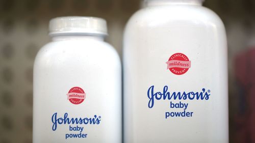 Johnson & Johnson  хүүхдийн цацлагаа зах зээлээс эргүүлэн татна