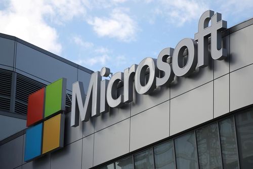Microsoft мэдээний редакторуудаа хиймэл оюун ухаанаар солив