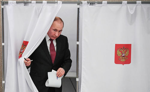 ОХУ: Үндсэн хуулийн өөрчлөлт буюу Путин суудлаа хадгалах боломжийг үгүйсгэсэнгүй